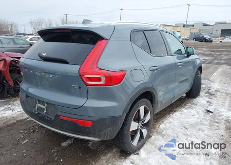 2020 Volvo Xc40 Momentum z USA, uszkodzony, nr VIN YV4162UK8L2335796